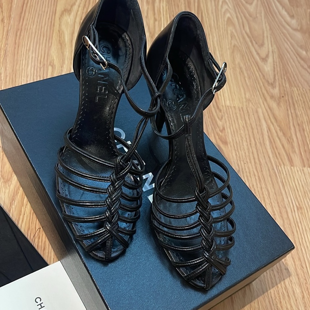 Chanel High Heels 35.5 - Picture 2 of 11